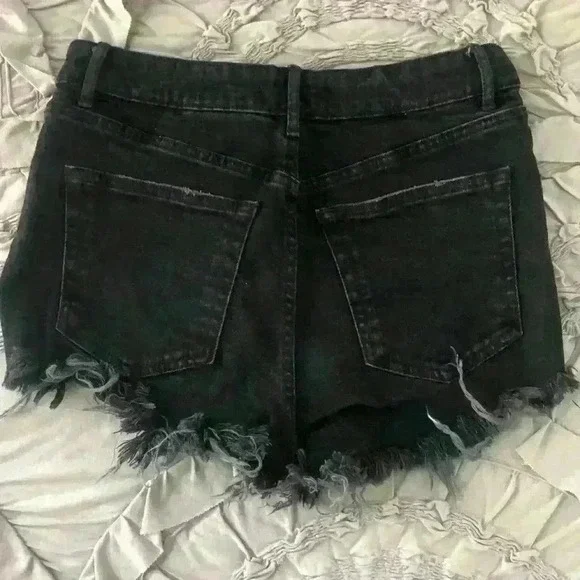 Zara High Rise Shorts in Black - Picture 2 of 4